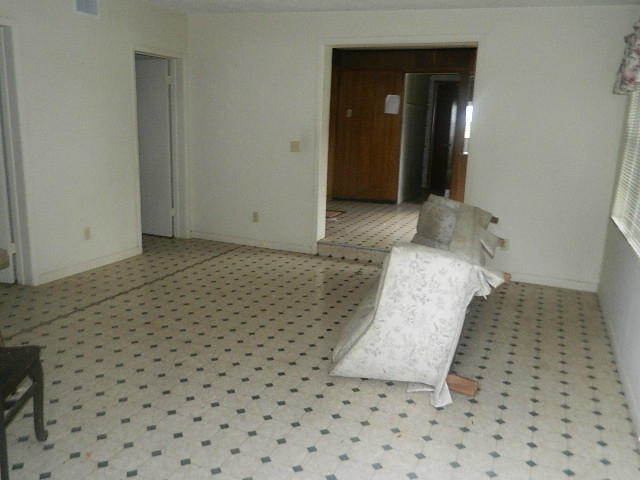 1147 Bacom Point Road Pahokee, FL 33476 - Photo 4 of 15 051