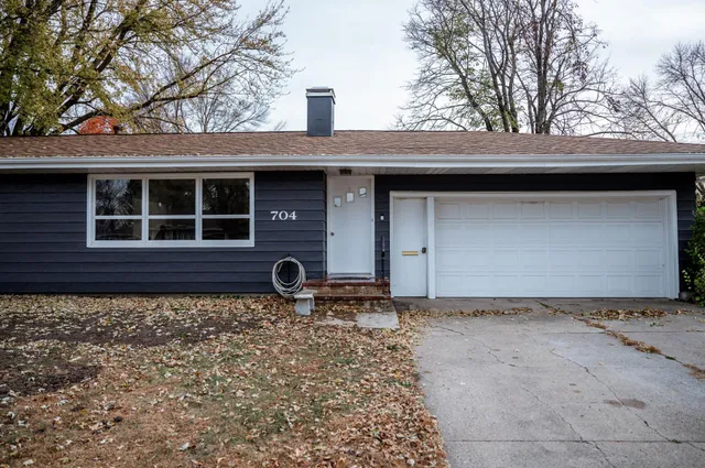 $194,900 | 704 Washington Avenue, Fairmont, MN 56031