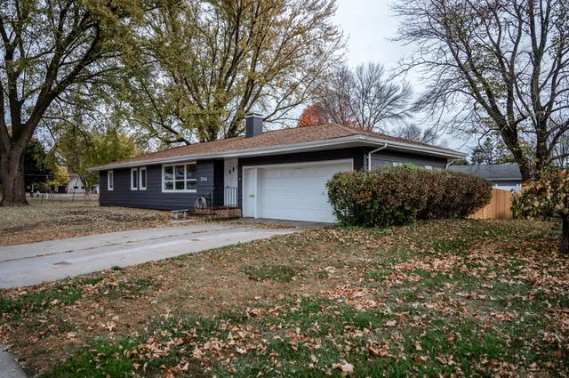 $194,900 | 704 Washington Avenue, Fairmont, MN 56031