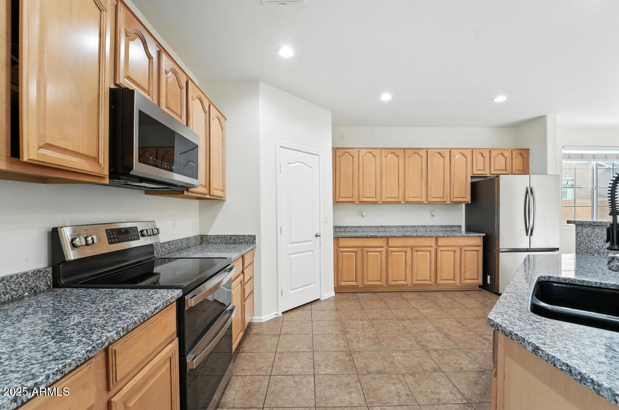 17379 West Bajada Road Surprise, AZ 85387 - Photo 16 of 66 17379 W. Bajada Rd-19