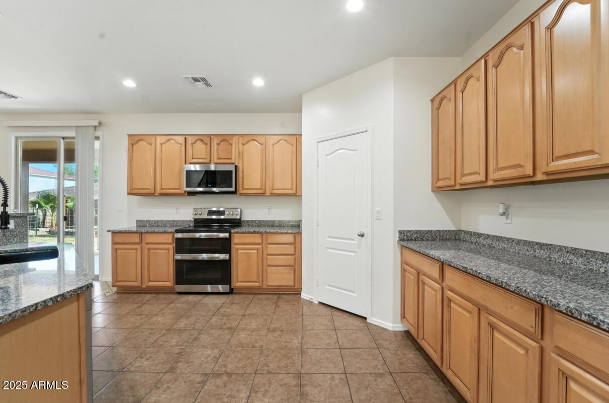 17379 West Bajada Road Surprise, AZ 85387 - Photo 18 of 66 17379 W. Bajada Rd-21