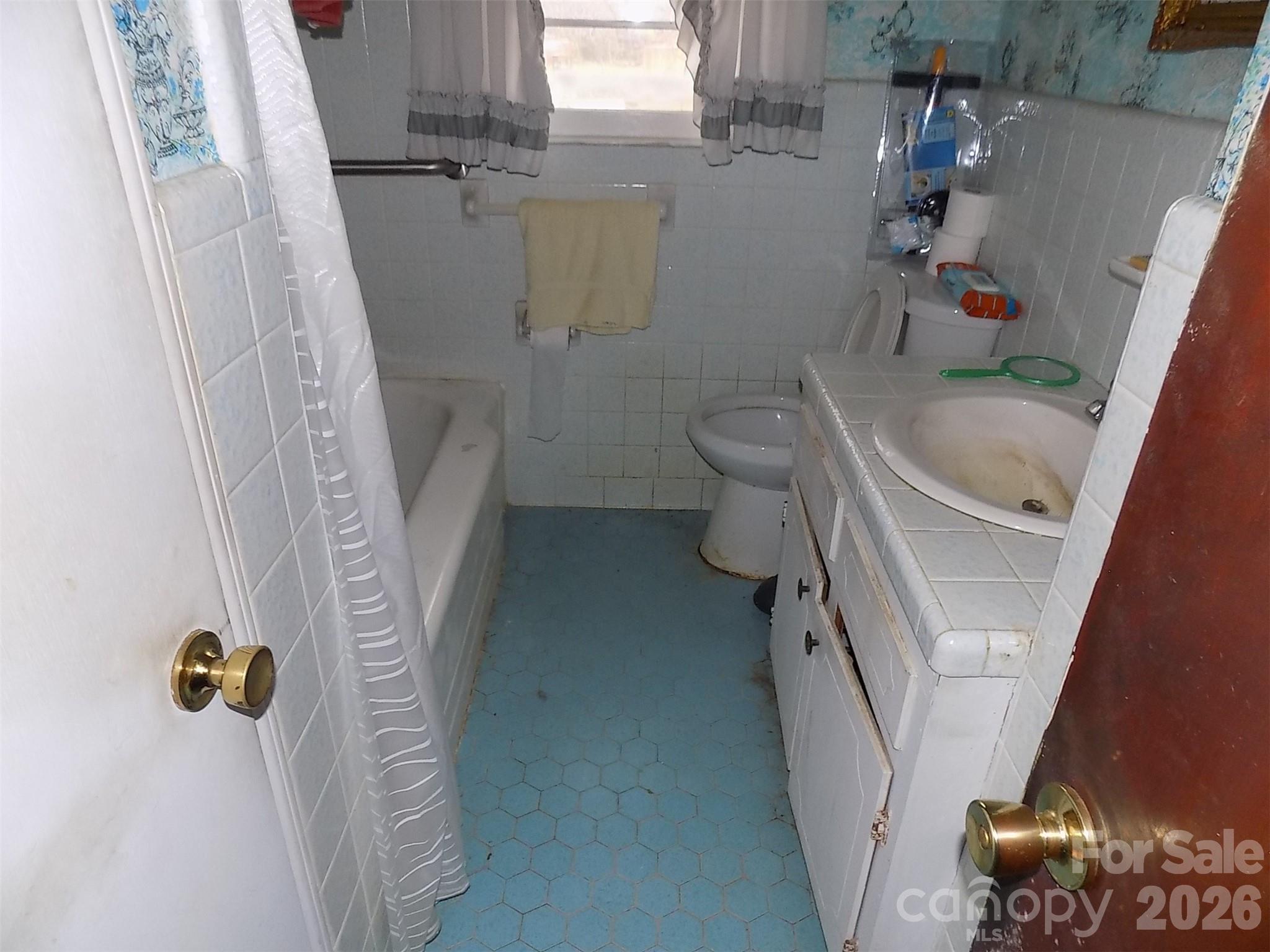 2605 Lowell Road Gastonia, NC 28054 - Photo 9 of 21 a bathroom with a sink and toilet