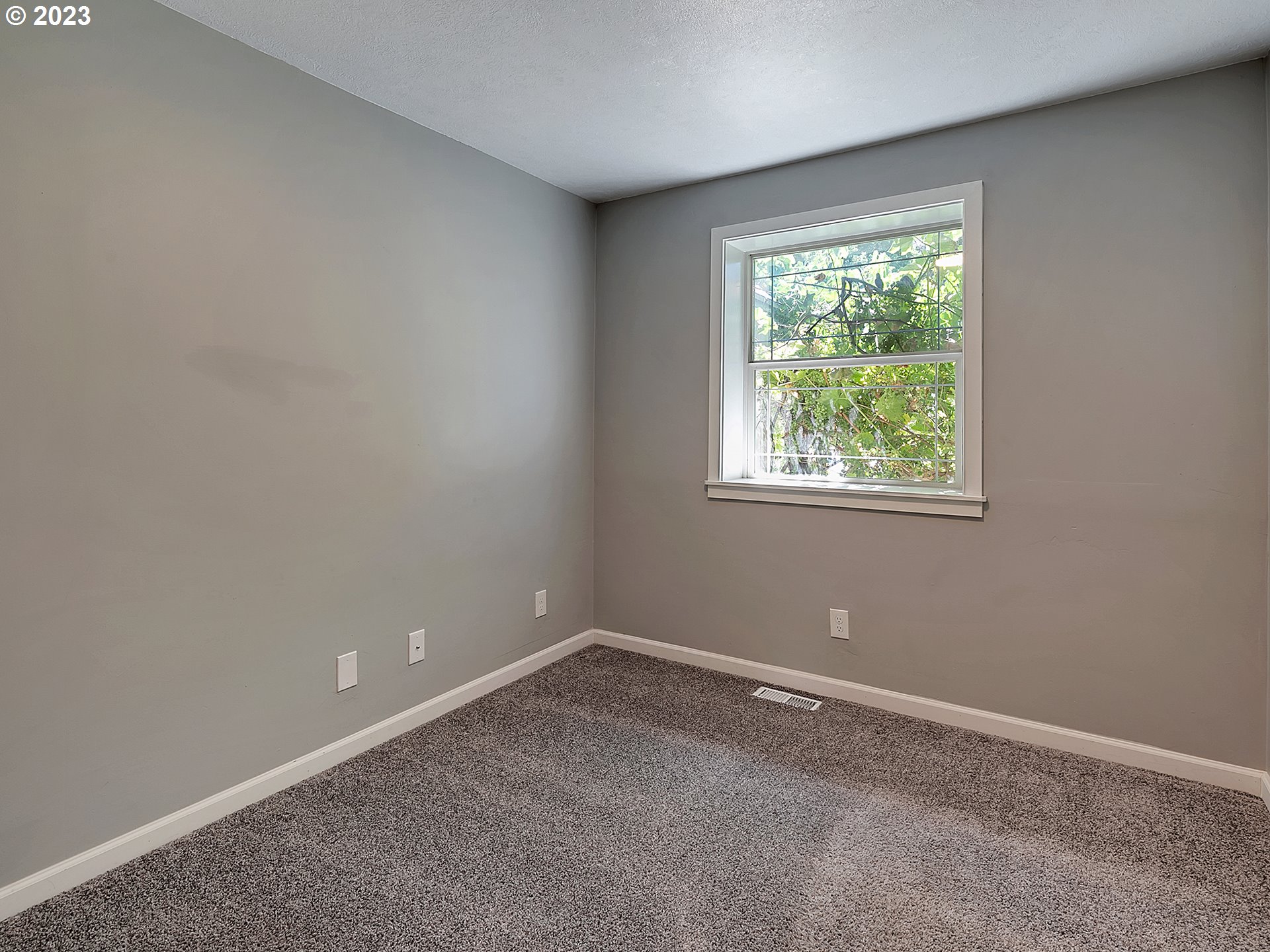 201 Southwest Hailey Avenue Pendleton, OR 97801 - Photo 13 of 35 an empty room with a window
