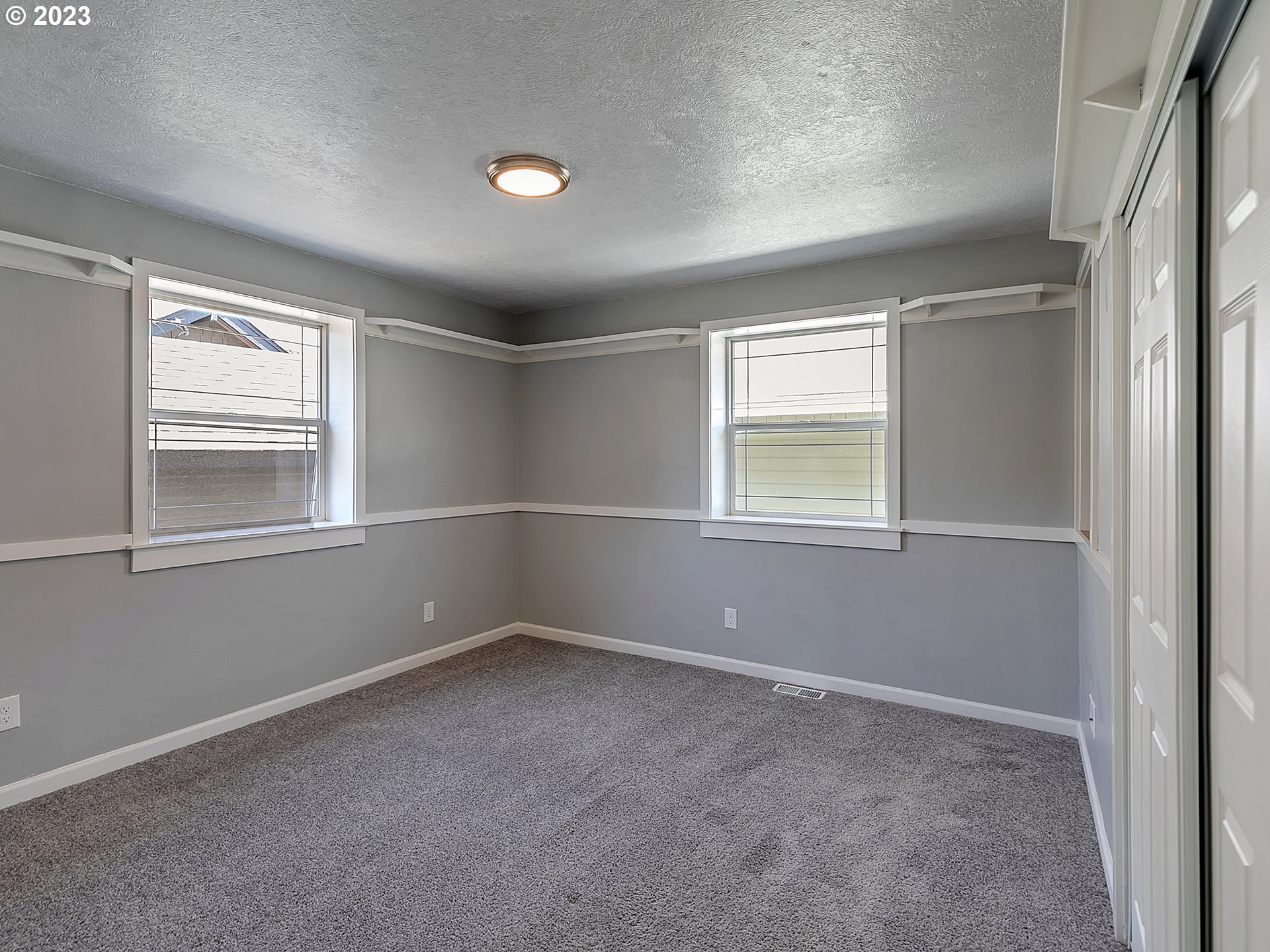 201 Southwest Hailey Avenue Pendleton, OR 97801 - Photo 15 of 35 an empty room with windows and closet