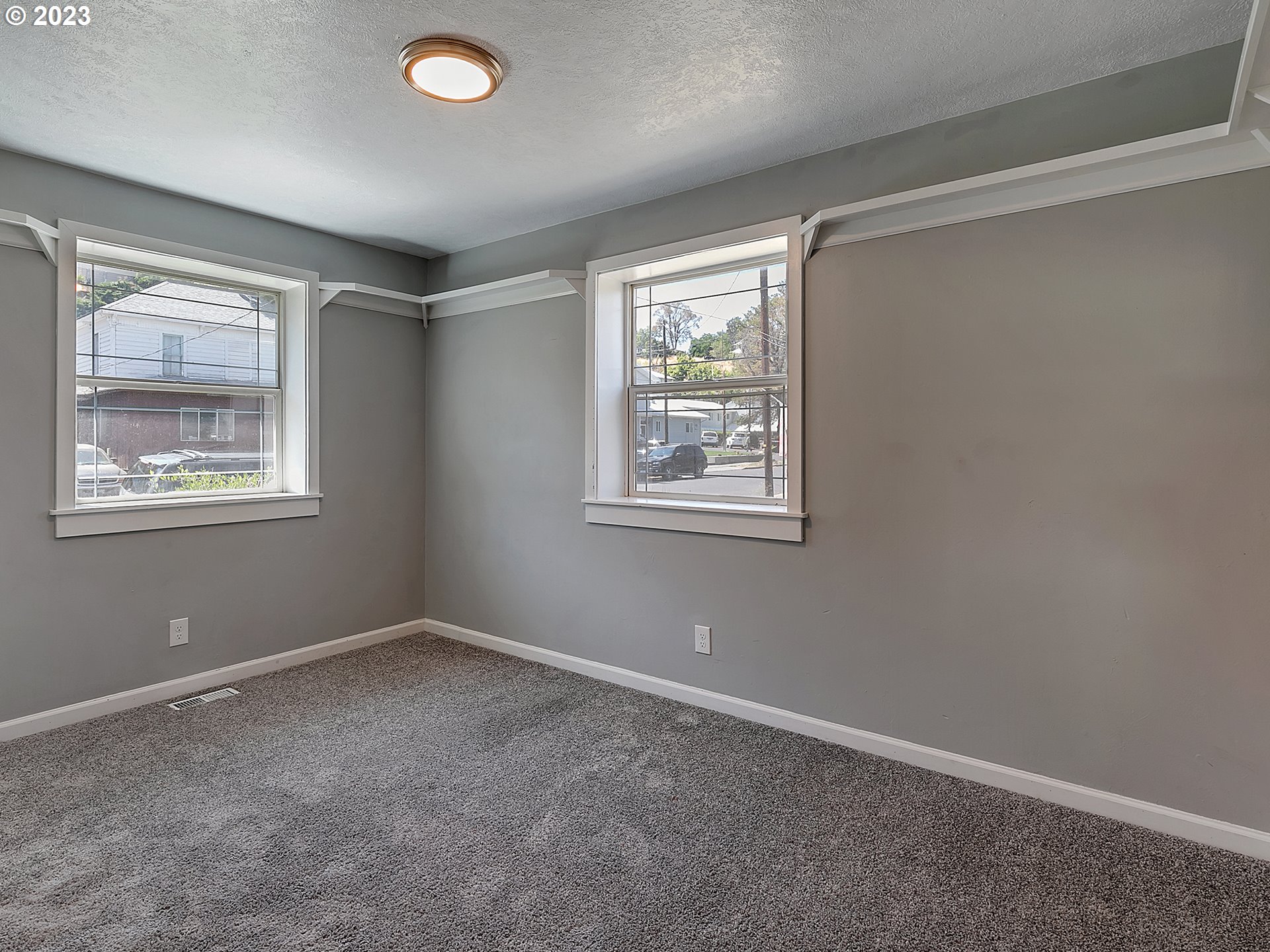 201 Southwest Hailey Avenue Pendleton, OR 97801 - Photo 18 of 35 an empty room with windows and closet
