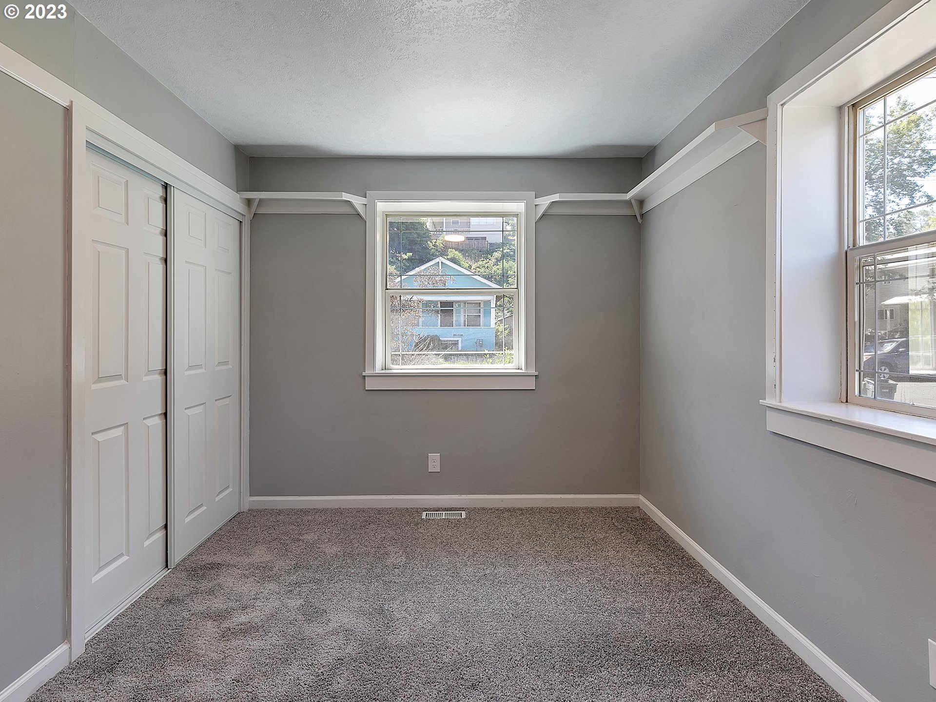 201 Southwest Hailey Avenue Pendleton, OR 97801 - Photo 20 of 35 an empty room with windows