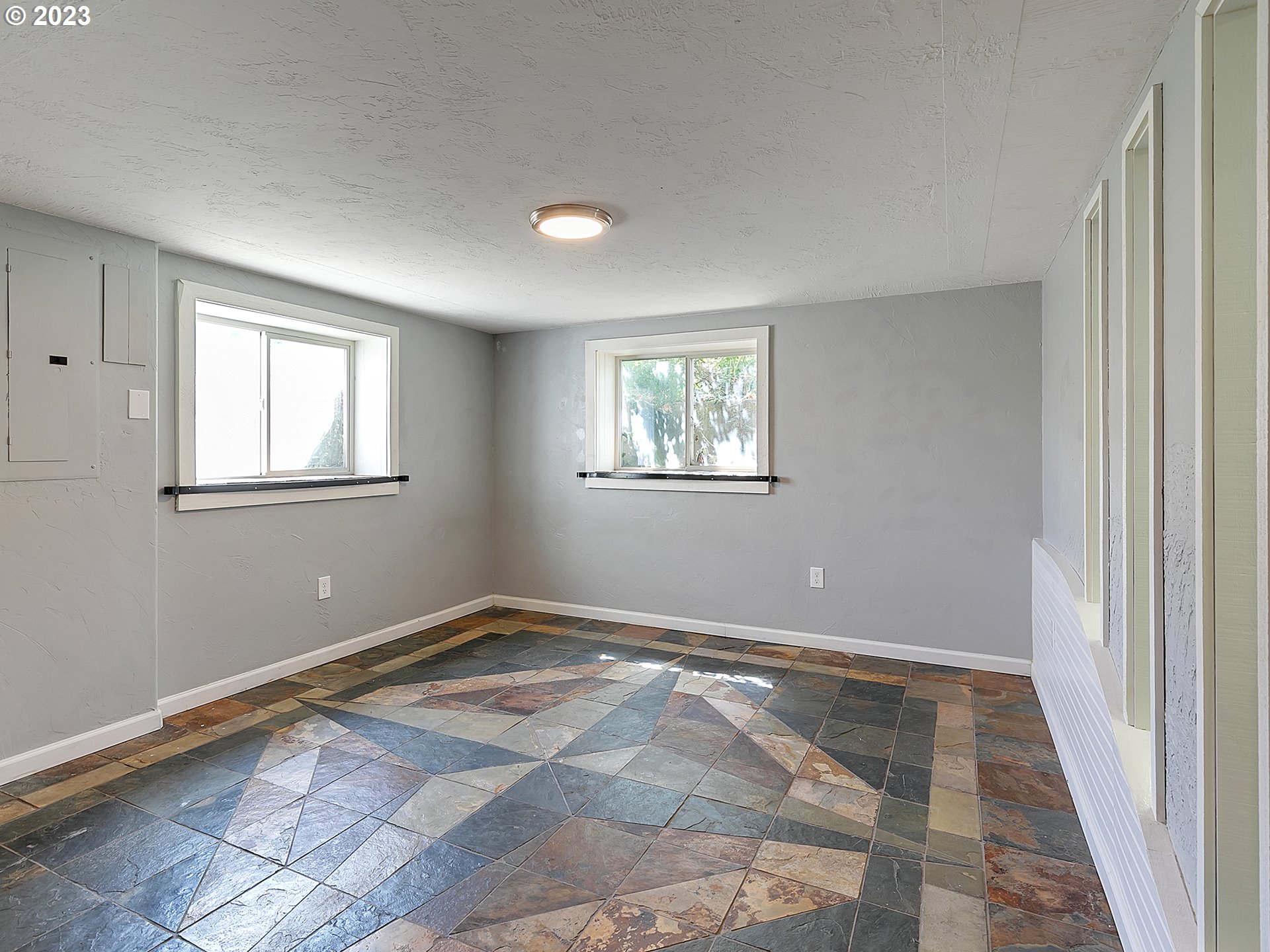201 Southwest Hailey Avenue Pendleton, OR 97801 - Photo 26 of 35 a view of an empty room with window and closet area