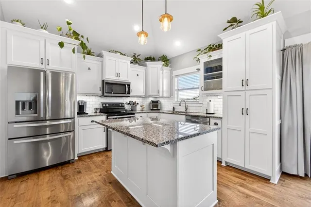 $669,000 | 5199 Southeast Fox Run Road, Lathrop, MO 64465