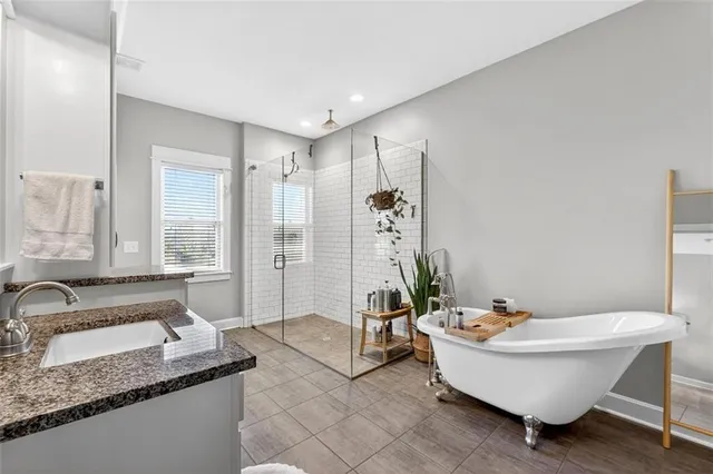 $669,000 | 5199 Southeast Fox Run Road, Lathrop, MO 64465