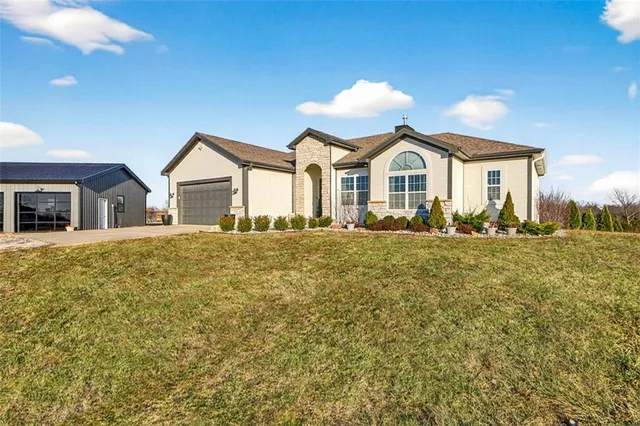 $669,000 | 5199 Southeast Fox Run Road, Lathrop, MO 64465