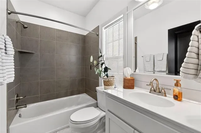 $669,000 | 5199 Southeast Fox Run Road, Lathrop, MO 64465