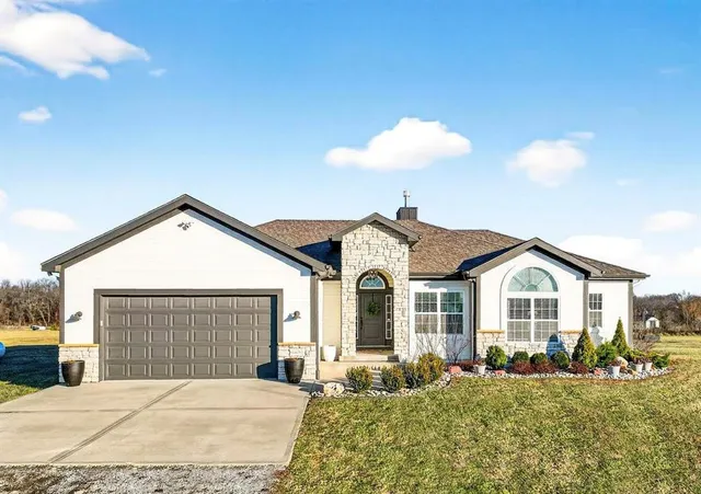 $669,000 | 5199 Southeast Fox Run Road, Lathrop, MO 64465