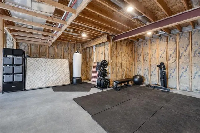 $669,000 | 5199 Southeast Fox Run Road, Lathrop, MO 64465