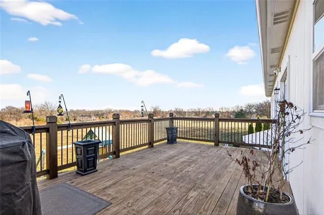 $669,000 | 5199 Southeast Fox Run Road, Lathrop, MO 64465