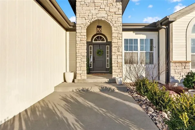 $669,000 | 5199 Southeast Fox Run Road, Lathrop, MO 64465