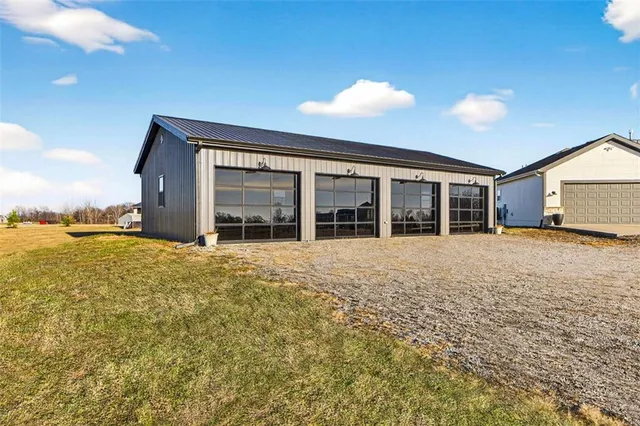 $669,000 | 5199 Southeast Fox Run Road, Lathrop, MO 64465