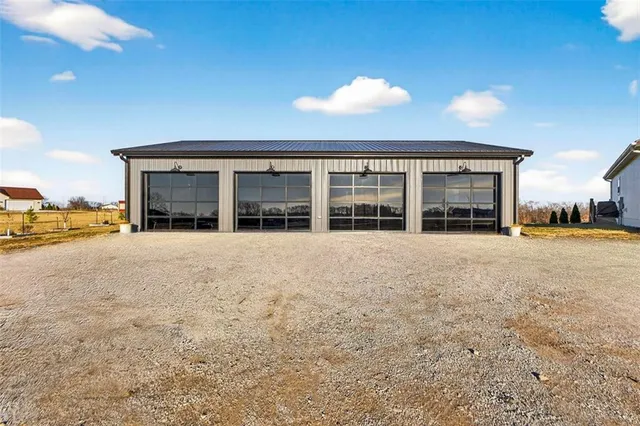 $669,000 | 5199 Southeast Fox Run Road, Lathrop, MO 64465