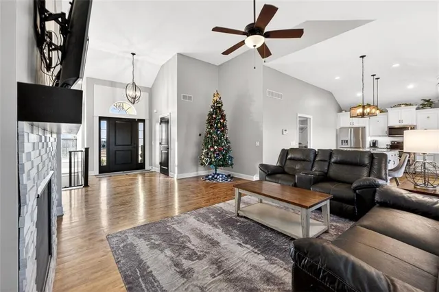 $669,000 | 5199 Southeast Fox Run Road, Lathrop, MO 64465