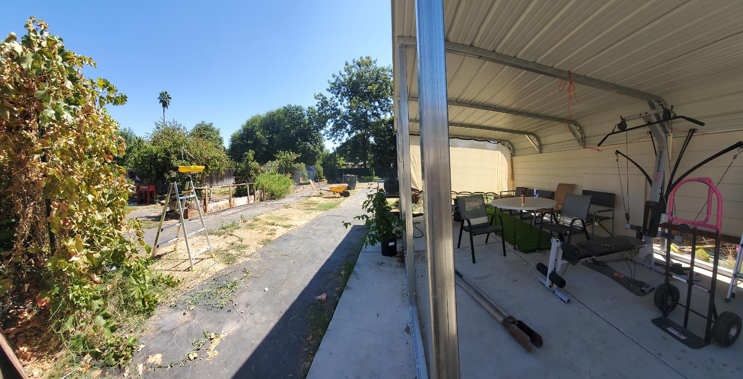 994 Fleda Avenue Olivehurst, CA 95961 - Photo 19 of 20 a view of a balcony with chairs