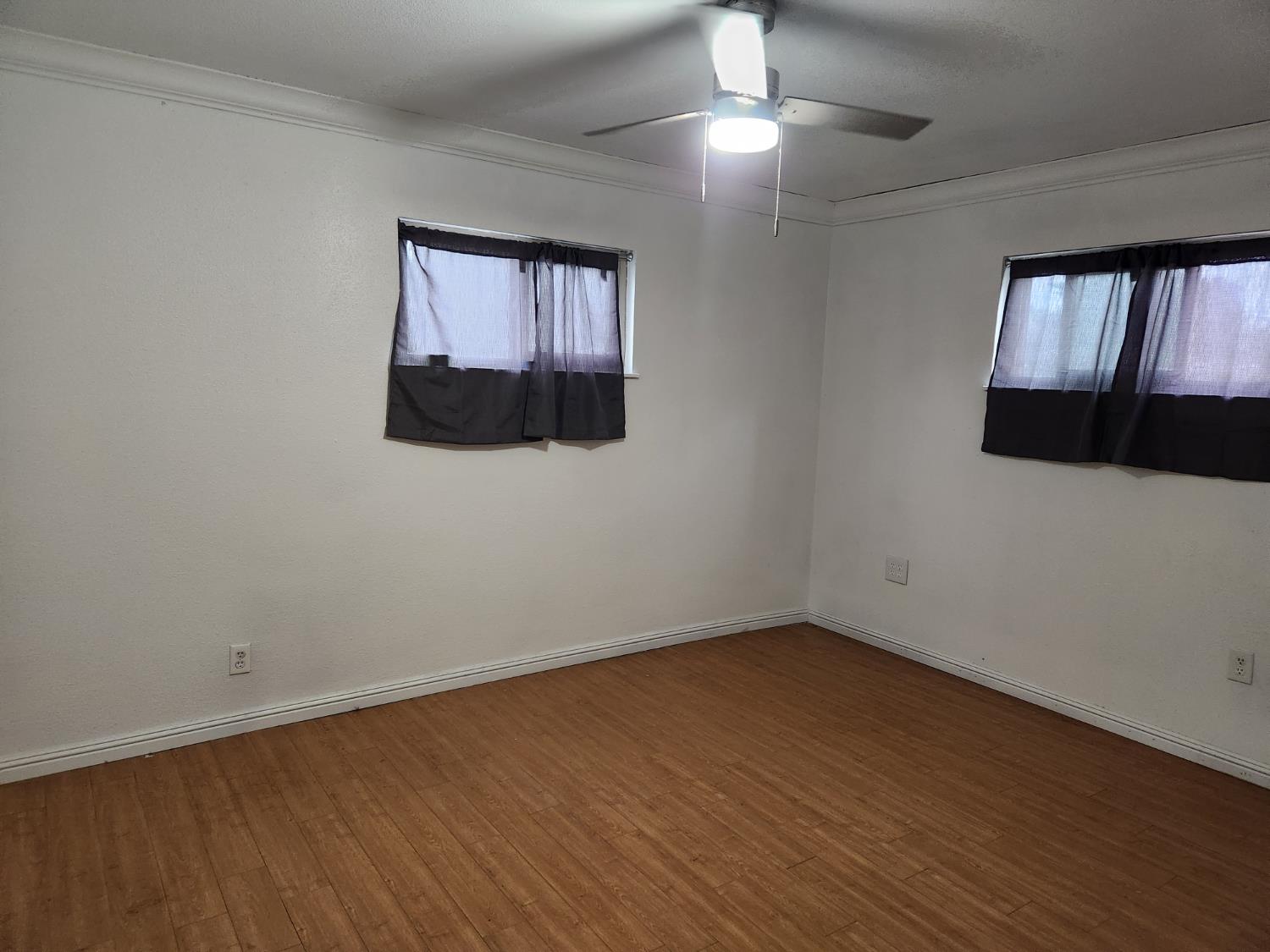 994 Fleda Avenue Olivehurst, CA 95961 - Photo 8 of 20 a view of an empty room with wooden floor and a window