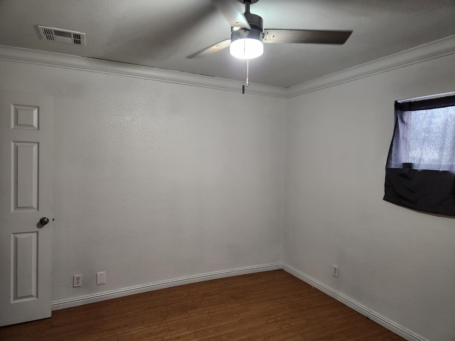 994 Fleda Avenue Olivehurst, CA 95961 - Photo 9 of 20 a view of a room with wooden floor and ceiling fan