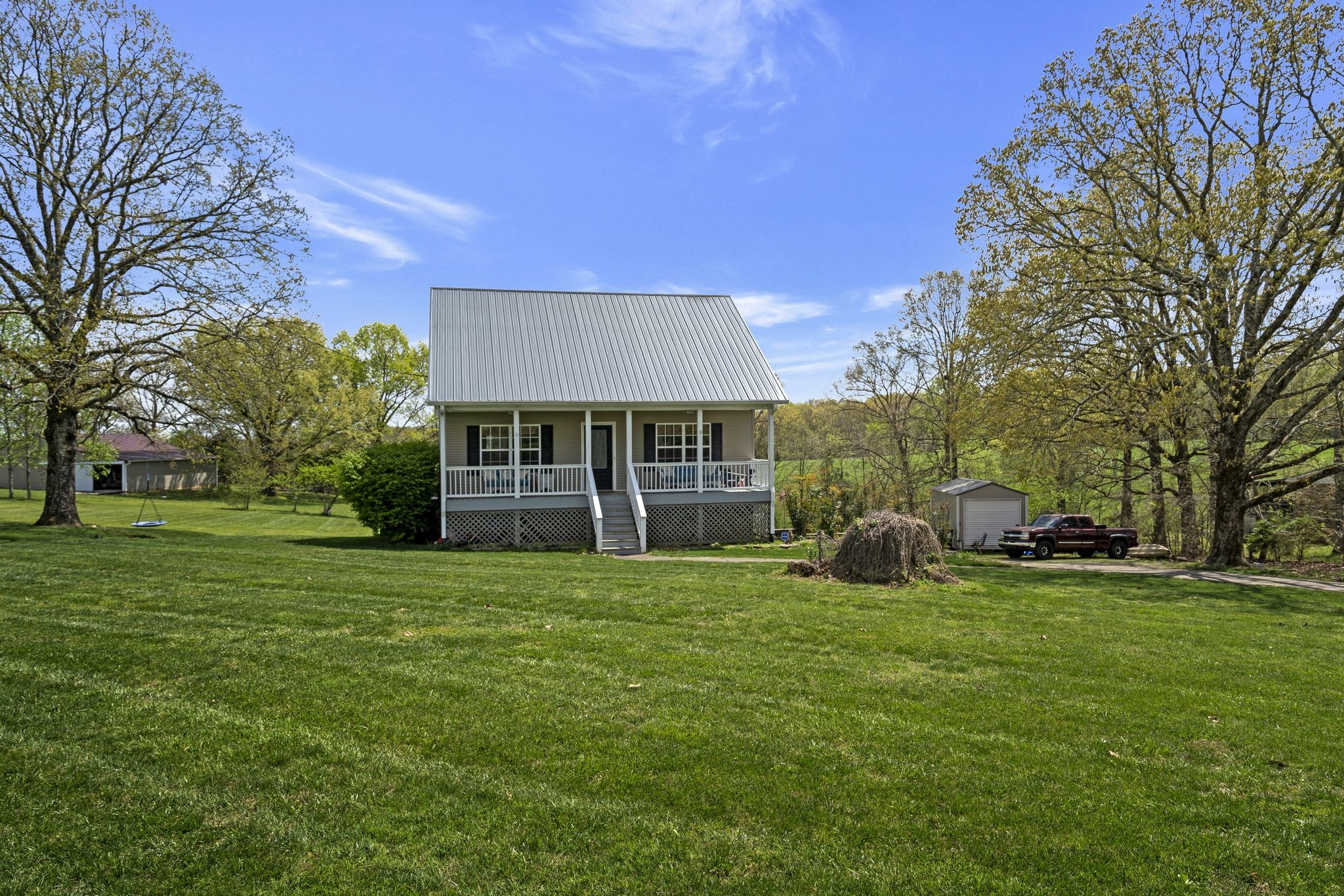 980 Hoover Road Burns, TN 37029 - Photo 1 of 33 a view of a house with a yard