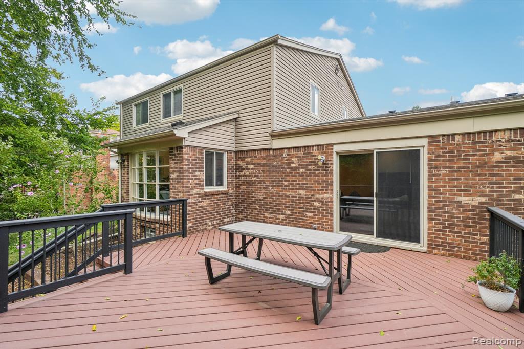 585 Timberline Drive Rochester Hills, MI 48309 - Photo 29 of 38