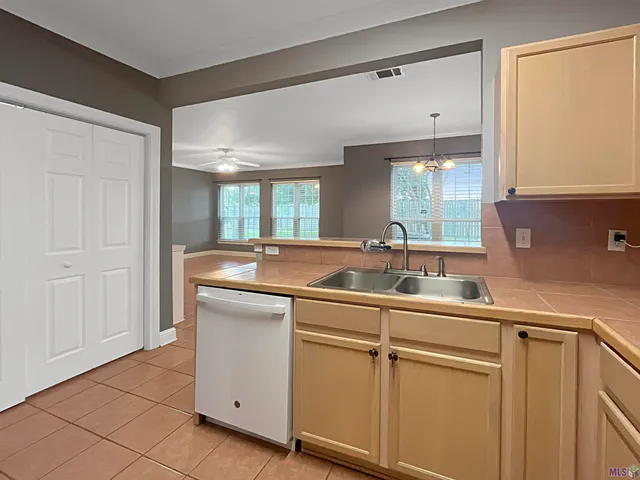 $169,900 | 710 East Boyd Drive, Unit 1306, Baton Rouge, LA 70808