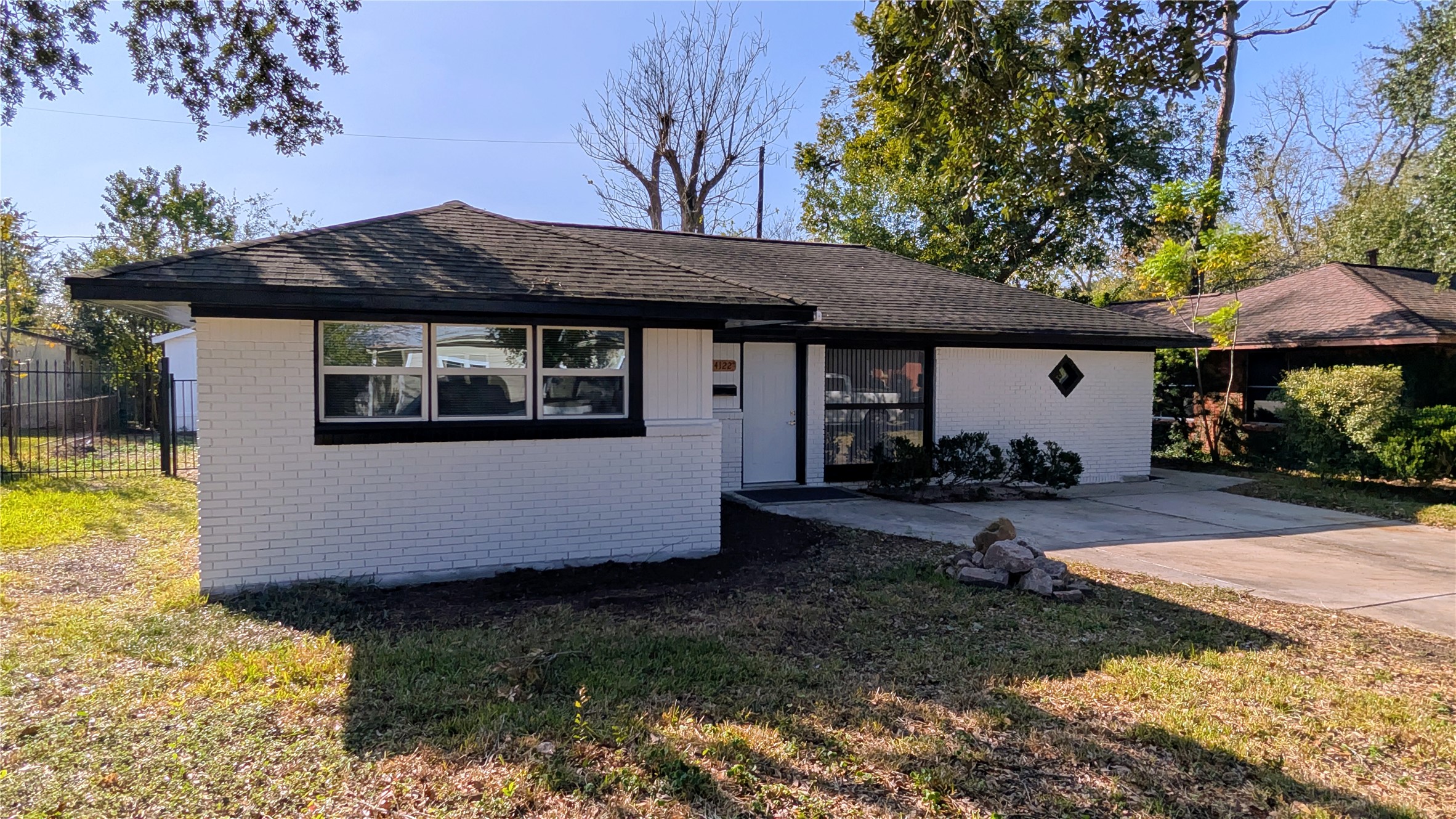 4122 Botany Lane Houston, TX 77047 - Photo 2 of 24 a house view with a garden space