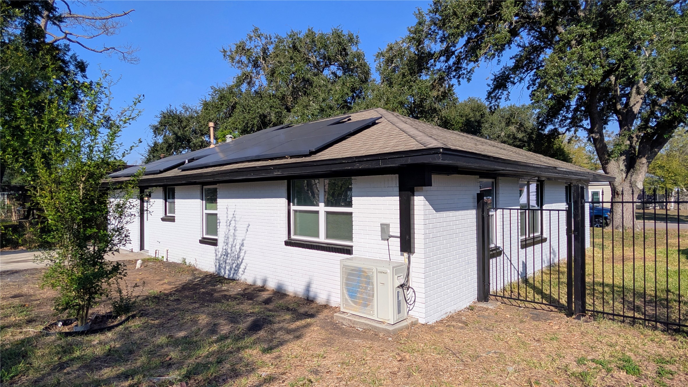 4122 Botany Lane Houston, TX 77047 - Photo 21 of 24 a front view of a house with a garden