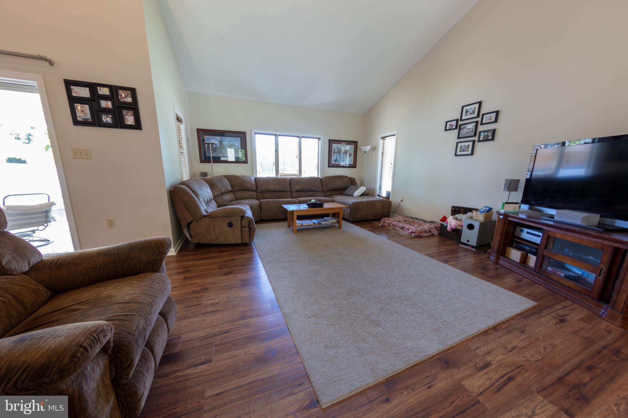 41 Dundee Road Inwood, WV 25428 - Photo 6 of 53 Living Room