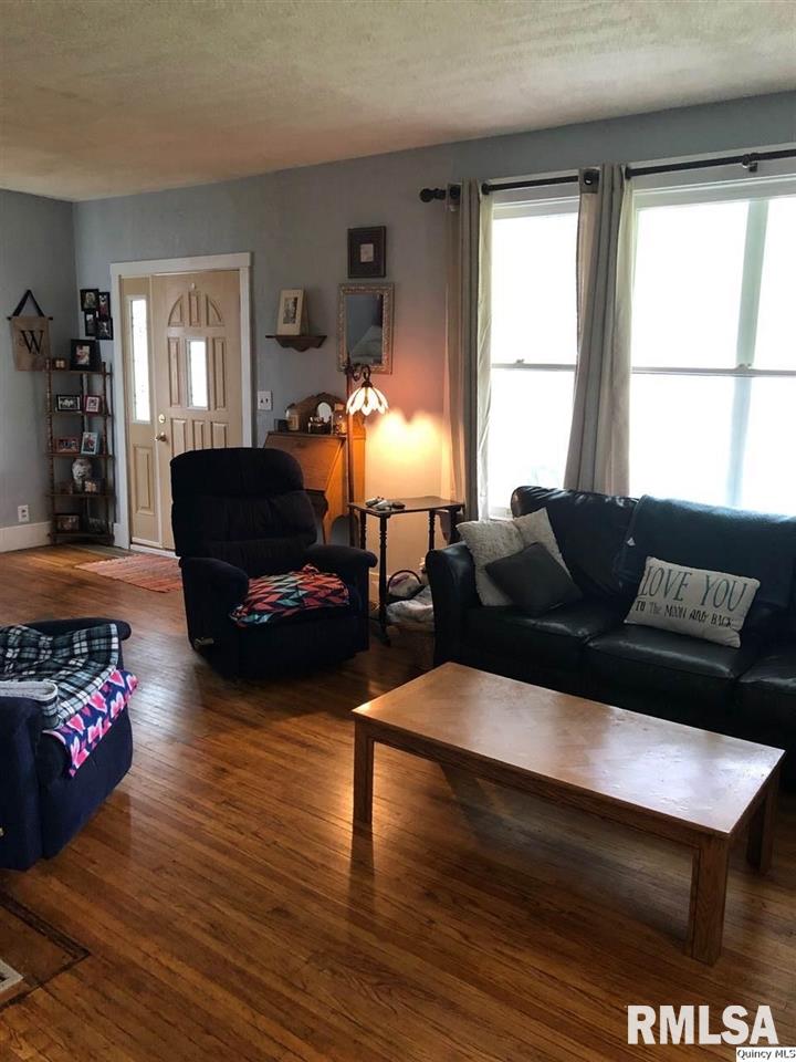 326 Locust Street Carthage, IL 62321 - Photo 8 of 13