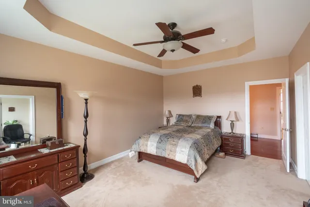 a view of a house with backyard and garden