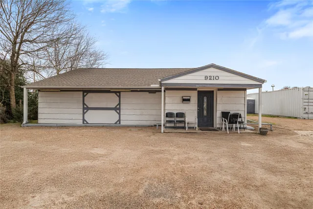 $820,000 | 9210 Ashville Drive, Houston, TX 77051