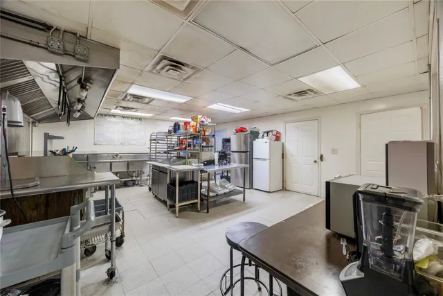 $820,000 | 9210 Ashville Drive, Houston, TX 77051