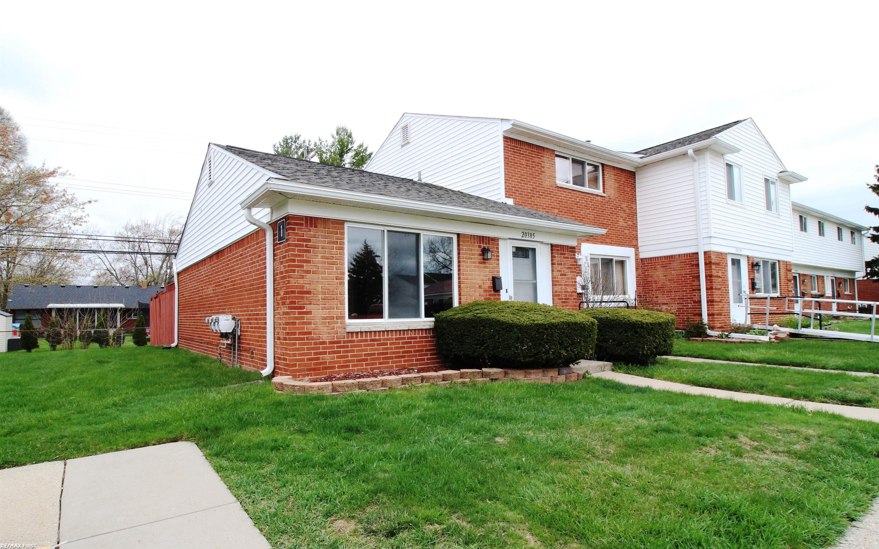 20385 15 Mile Road Clinton Township, MI 48035 - Photo 2 of 14 50106271-1.JPG