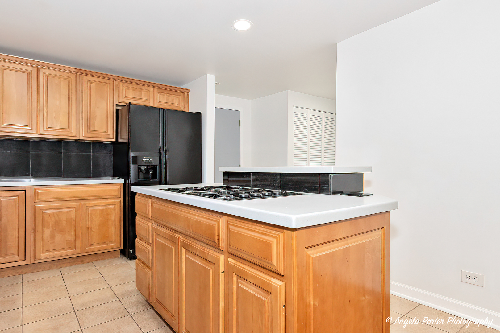 7 Manor Road Lake Zurich, IL 60047 - Photo 13 of 27 a kitchen with stainless steel appliances granite countertop a stove a sink and a refrigerator