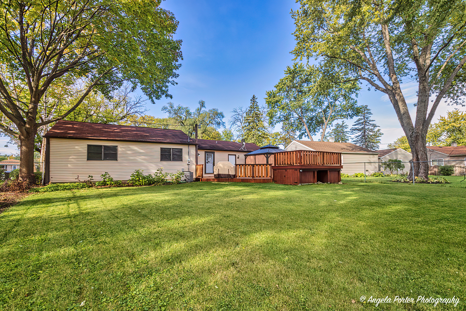 7 Manor Road Lake Zurich, IL 60047 - Photo 25 of 27 a view of a big yard with a house