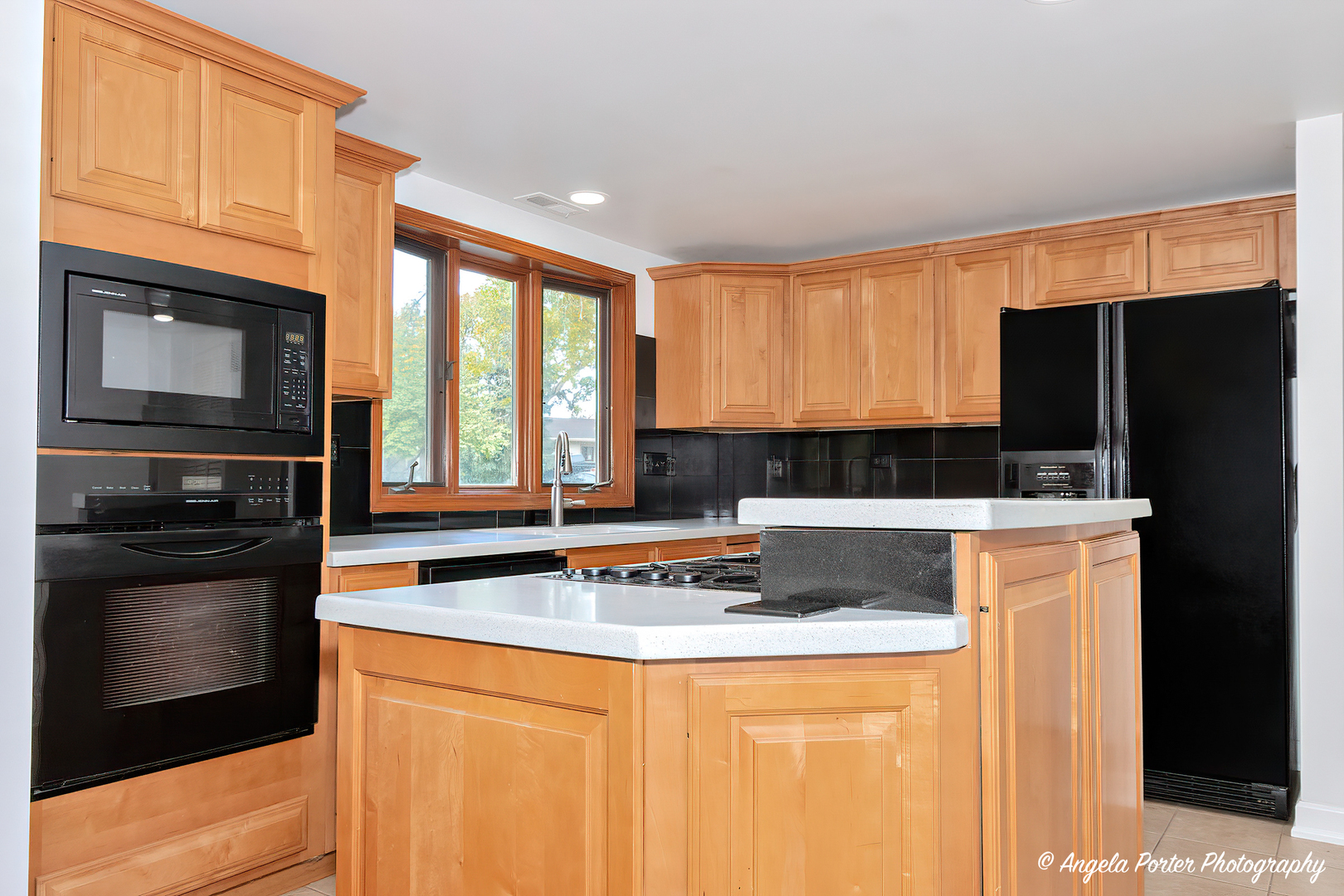 7 Manor Road Lake Zurich, IL 60047 - Photo 9 of 27 a kitchen with stainless steel appliances granite countertop a stove a sink and a refrigerator