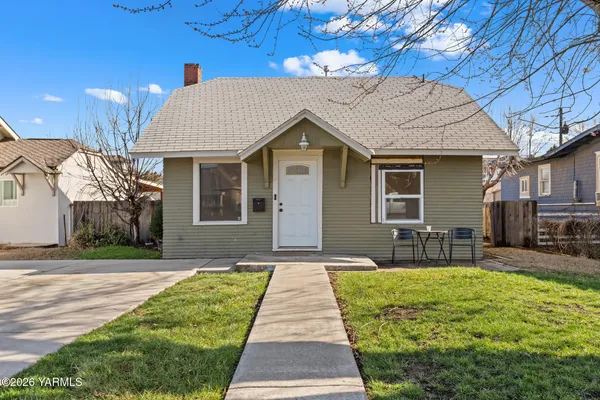 $255,500 | 716 6th Street South, Sunnyside, WA 98944