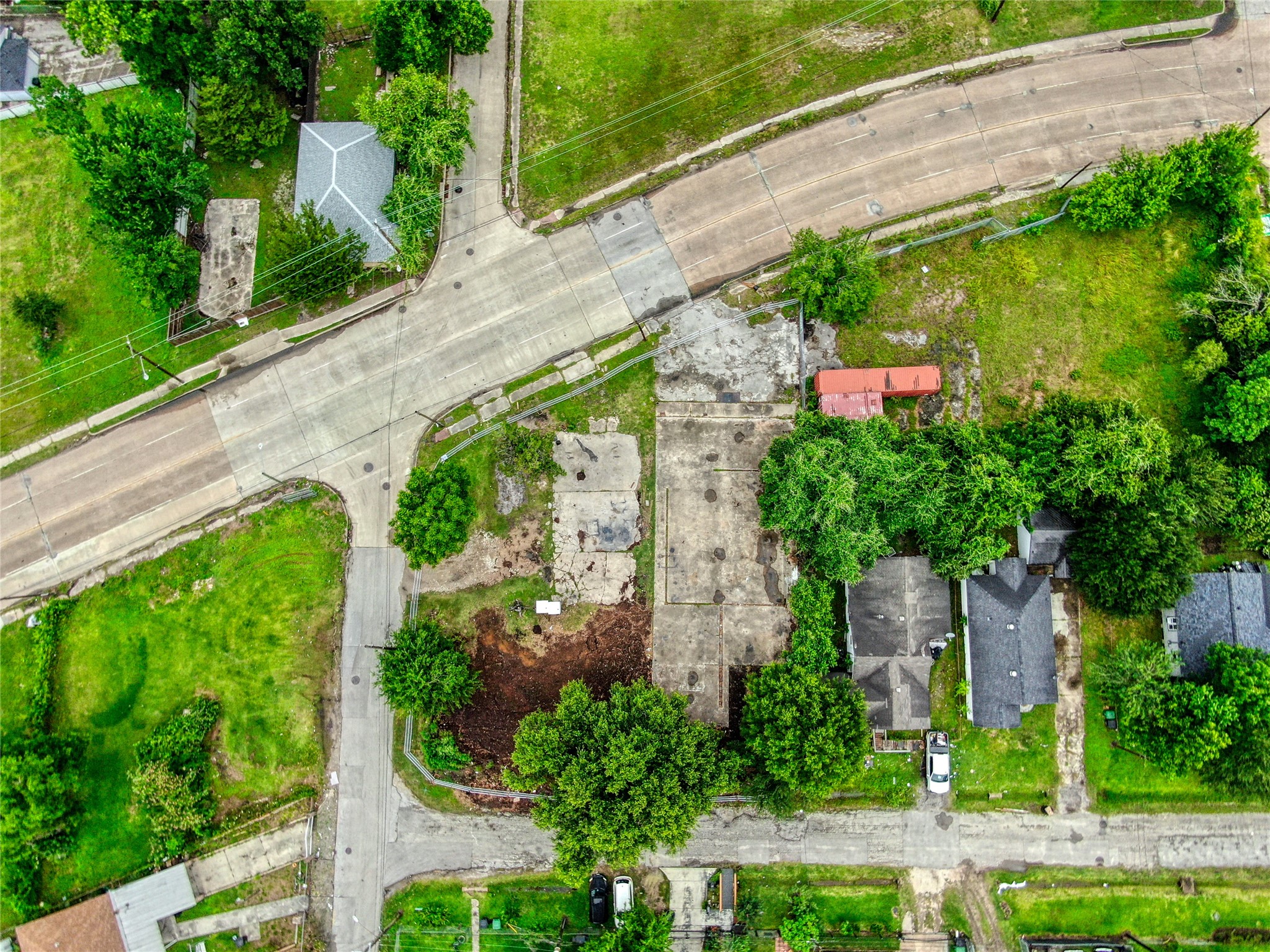 4502 Liberty Road Houston, TX 77026 - Photo 6 of 10 a view of a yard with potted plants
