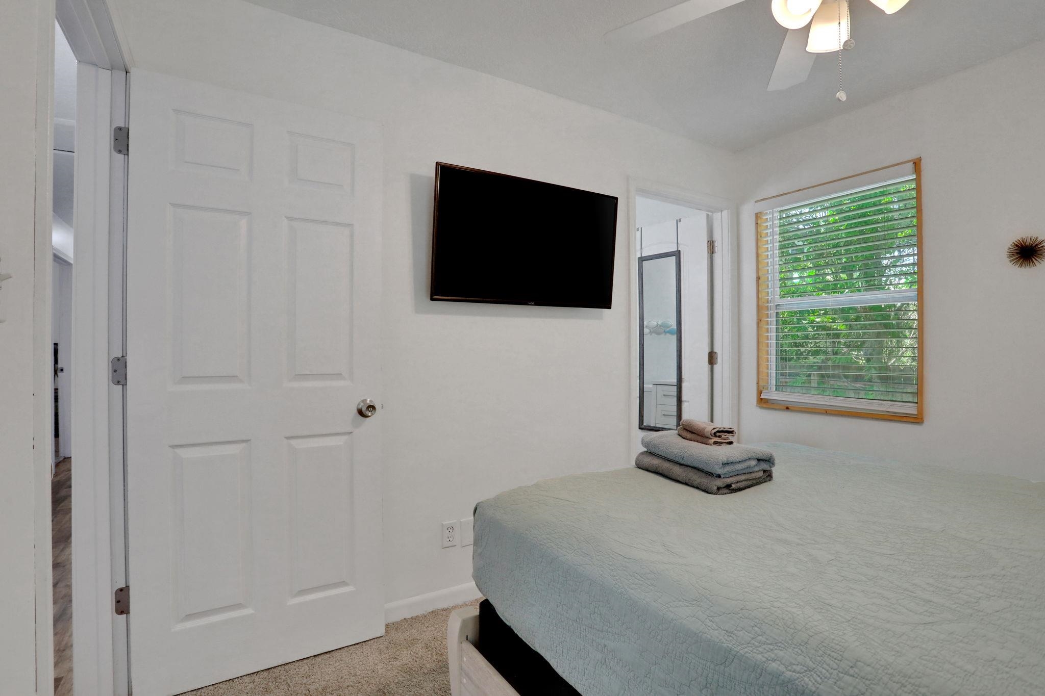 237 Riberia Street St. Augustine, FL 32084 - Photo 25 of 36 a room with a flat screen tv and a window