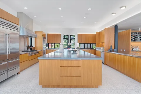 $6,350,000 | 82 Nonquit Lane, Tiverton, RI 02878