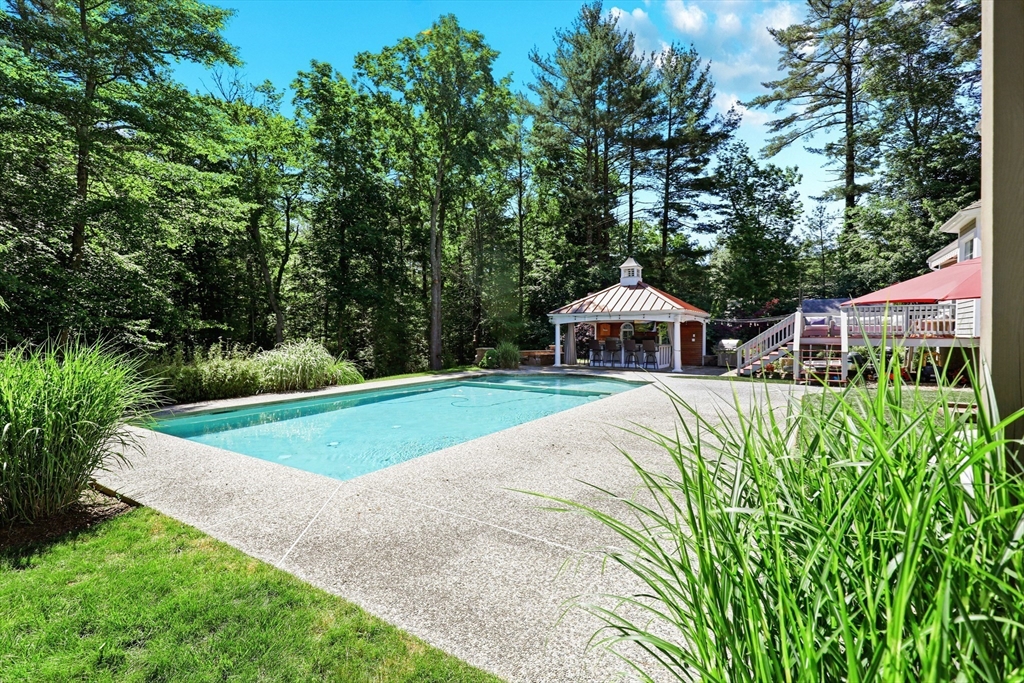 17 Roxanne Road Pembroke, MA 02359 - Photo 3 of 41 Gallery Image 3