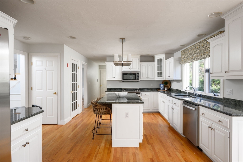 17 Roxanne Road Pembroke, MA 02359 - Photo 9 of 41 Gallery Image 9