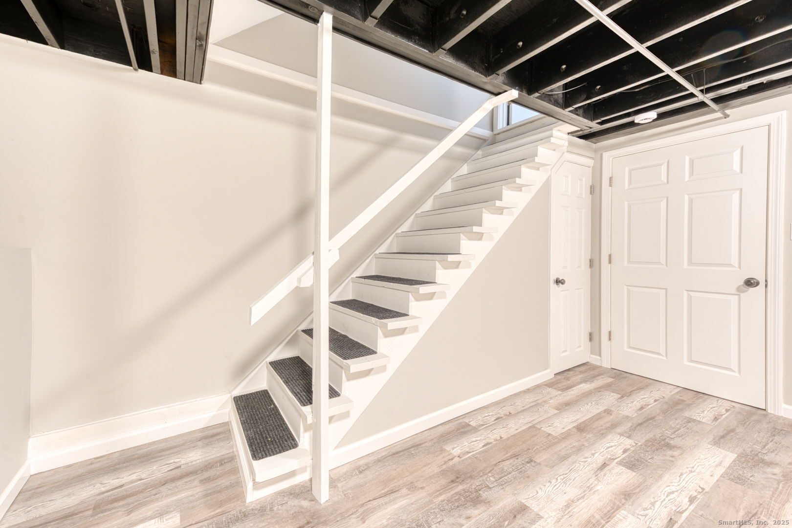 142 High Path Road, Unit 142 Windsor, CT 06095 - Photo 26 of 35 a view of an entryway