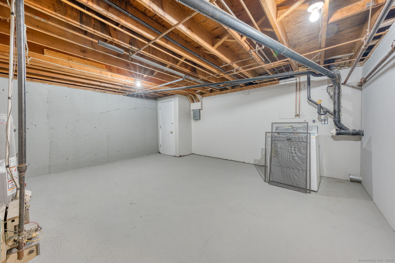 142 High Path Road, Unit 142 Windsor, CT 06095 - Photo 29 of 35 a view of a garage