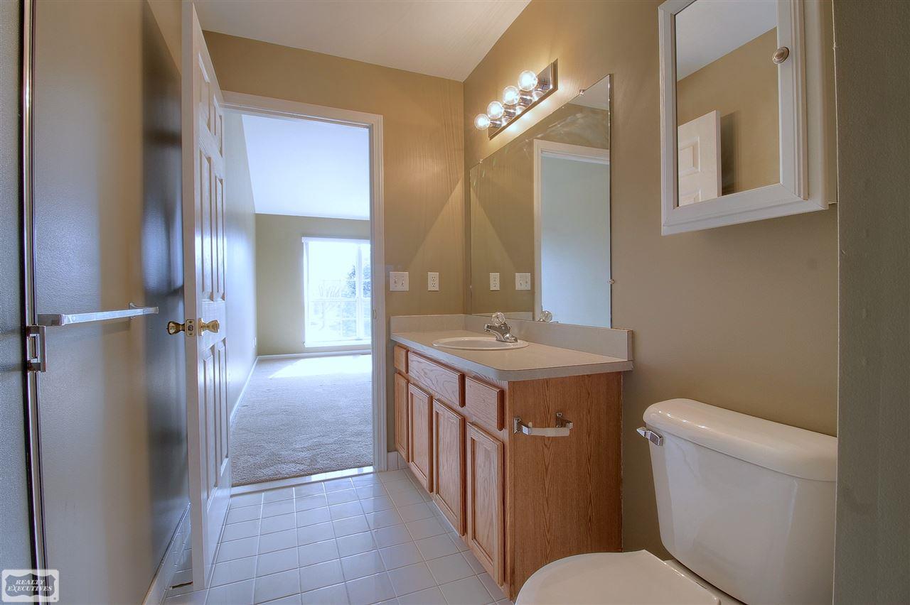 45955 Rhodes Drive Macomb, MI 48044 - Photo 23 of 27 31343361-22.JPG