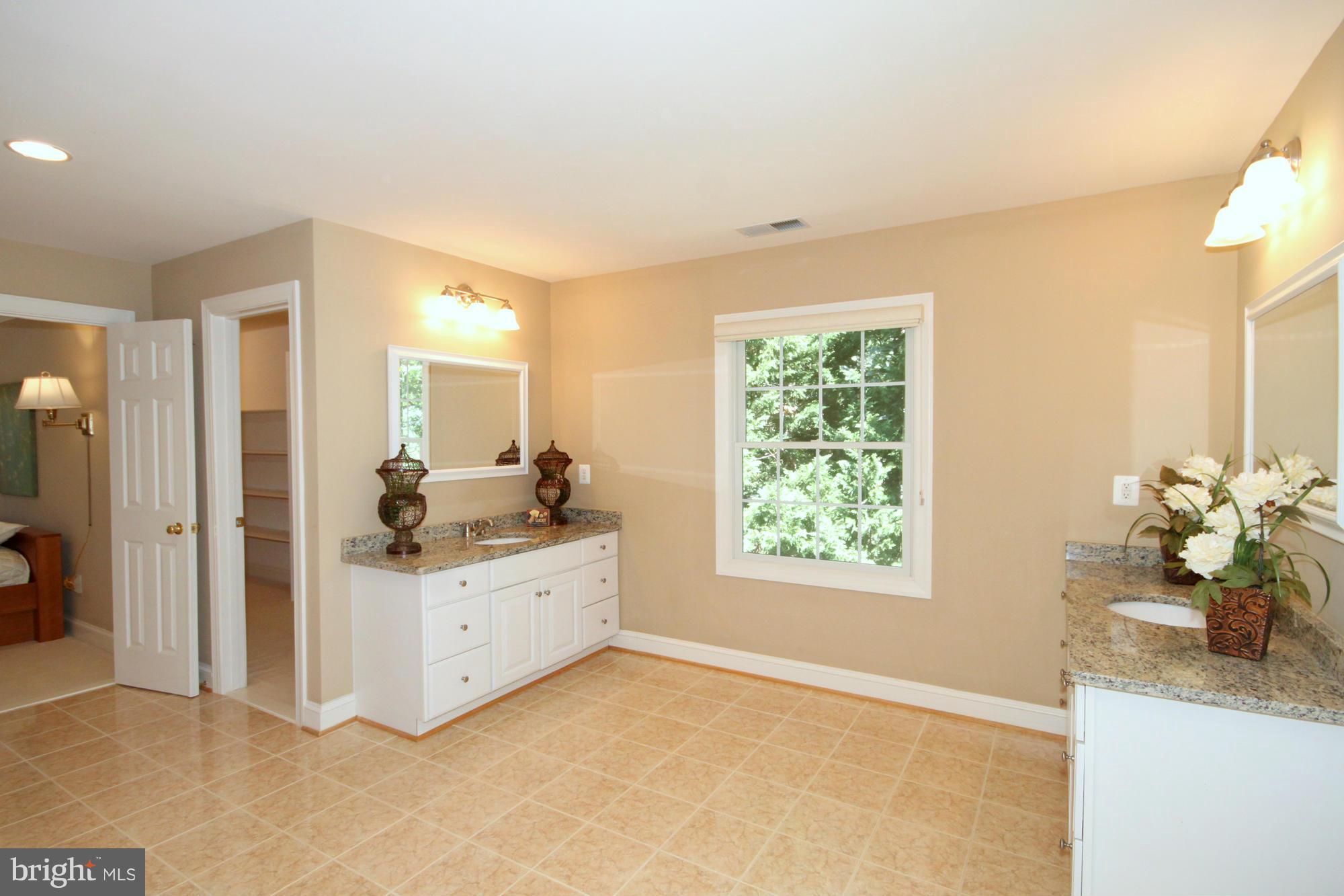 4048 Hunt Road Fairfax, VA 22032 - Photo 19 of 30 Bath (Master)