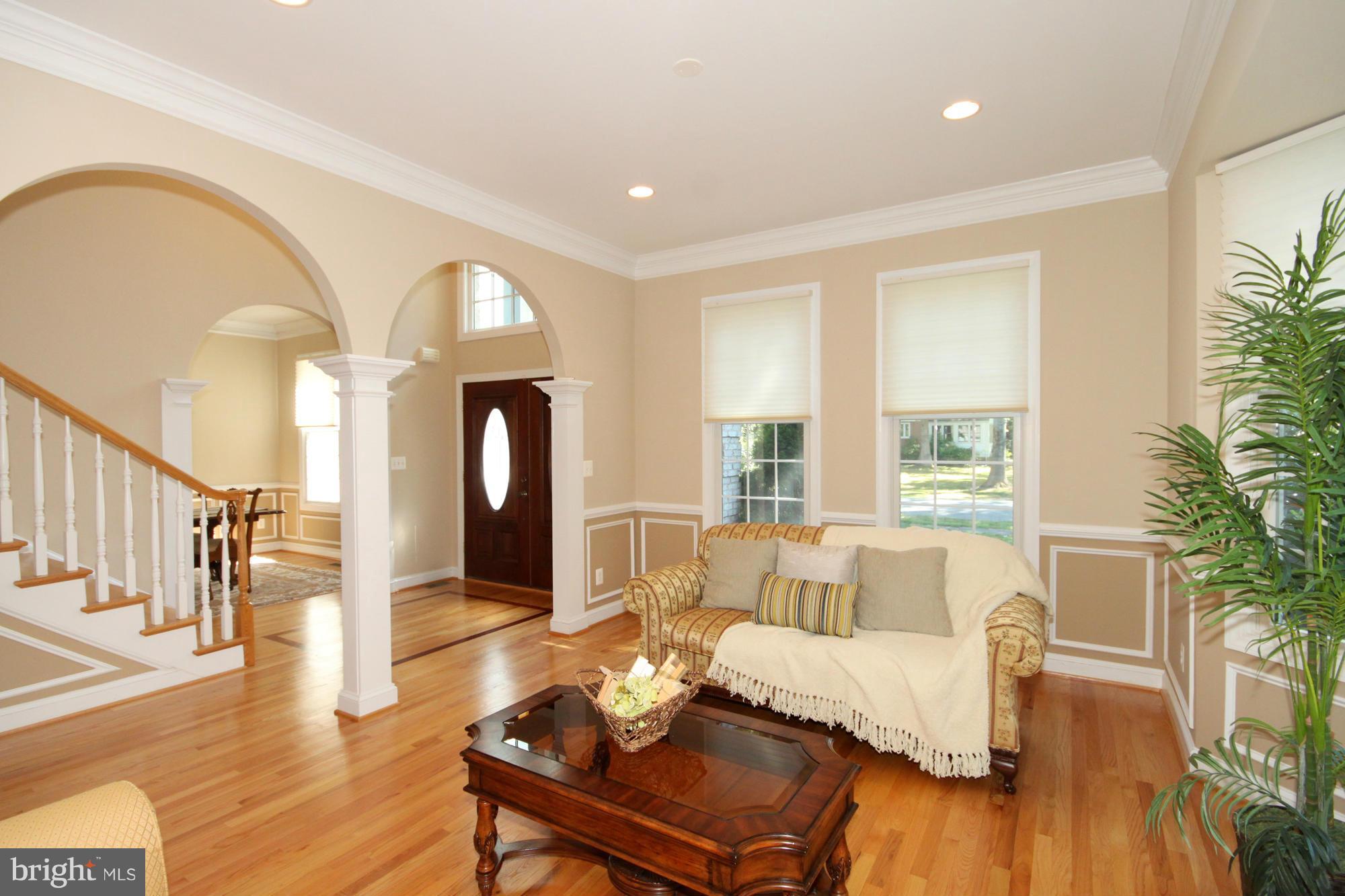 4048 Hunt Road Fairfax, VA 22032 - Photo 4 of 30 Living Room